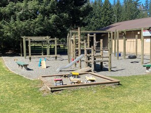 Children's area - Private Cozy Cabin Hike Mt Rainier, Ski Crystal Mt (Enumclaw)