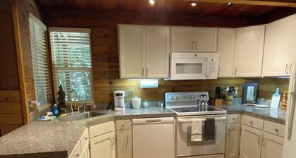 Private Cozy Cabin Hike Mt.Rainier, Sunrise & Crystal Mt