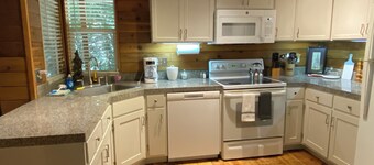 Private Cozy Cabin Hike Mt.Rainier, Sunrise & Crystal Mt