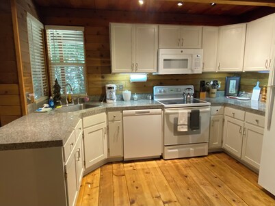 Private Cozy Cabin Hike Mt.Rainier, Sunrise & Crystal Mt