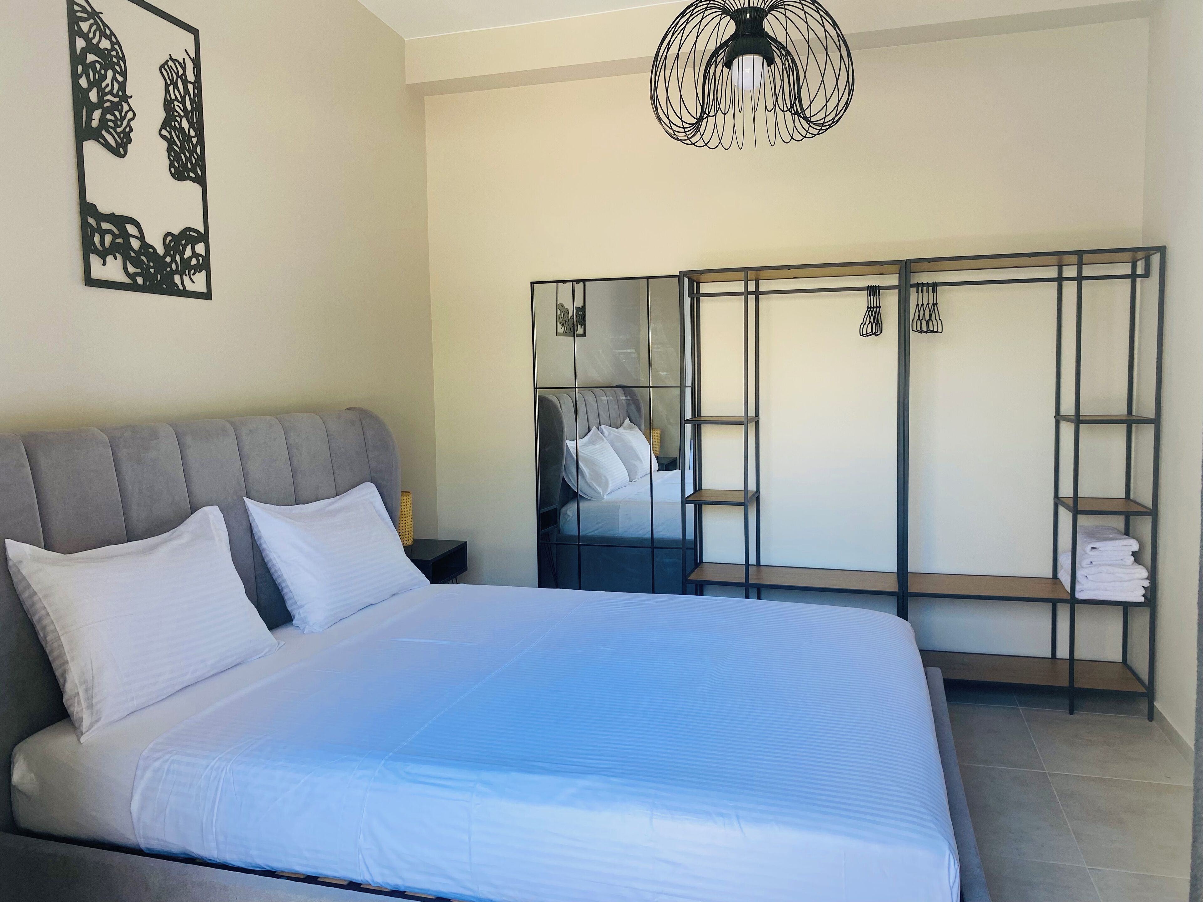 3 bedrooms, desk, iron/ironing board, free WiFi