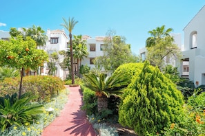 Property grounds - Amazing Sea Views Benahavis, Pool & Gym (Benahavís)