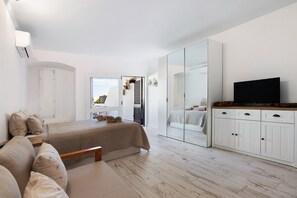 Iron/ironing board, WiFi, bed sheets, wheelchair access