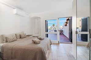 Iron/ironing board, WiFi, bed sheets, wheelchair access