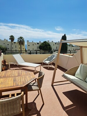 تناول الطعام بالخارج