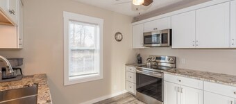 NAUTICAL NOOK - Terrific 2-bedroom apartment with AC in charming Crosby
