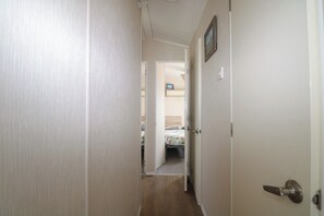 3 habitaciones, decoración personalizada y muebles diferentes 