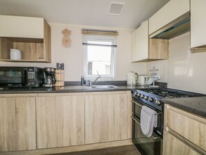 Cookware/dishes/utensils