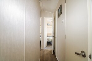 3 bedrooms, individually decorated, individually furnished - Tower View Number 34 (Pevensey)