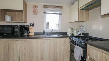 Cookware/dishes/utensils