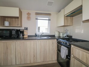 Cookware/dishes/utensils