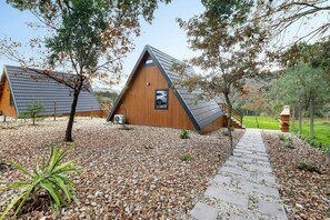 Property grounds - Chalet 'Luna in Rio' with Mountain View, Wi-Fi and Air Conditioning (Ermelo)