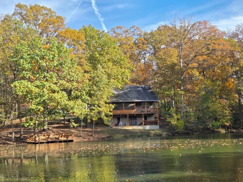 In the Country a Beautiful 2-bedroom house with its own private lake