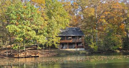 In the Country a Beautiful 2-bedroom house with its own private lake