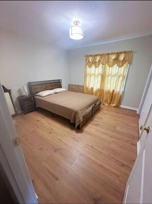 4 habitaciones, acceso a internet y ropa de cama