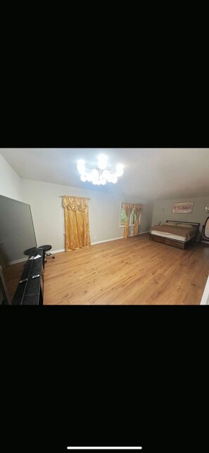 4 bedrooms, internet, bed sheets