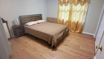 4 bedrooms, internet, bed sheets