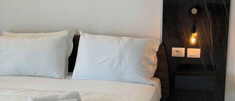 Doppel- oder Zweibettzimmer | Schreibtisch, kostenloses WLAN