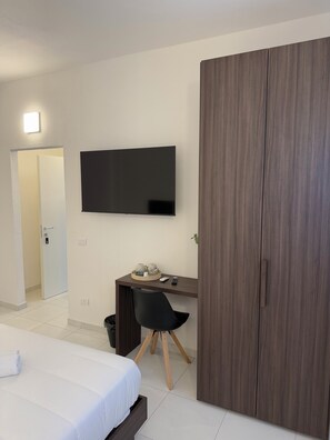 Double or Twin Room | Wardrobe