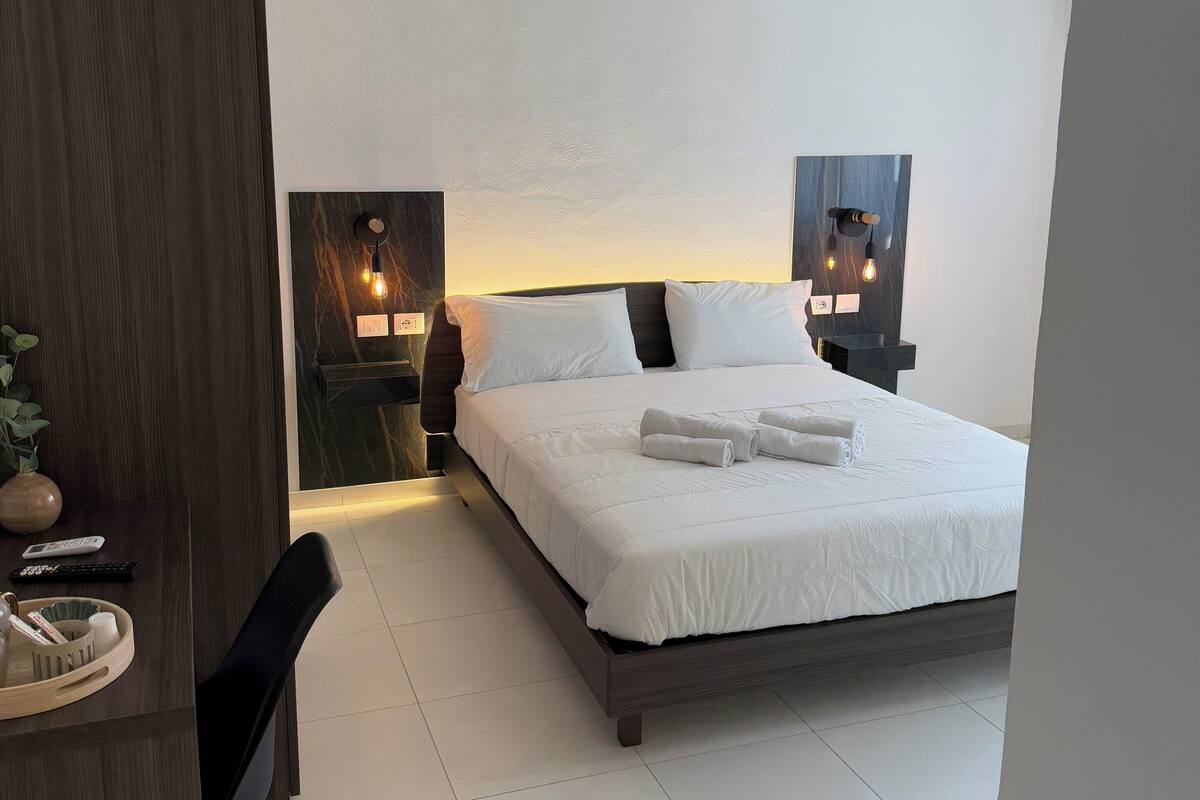 Habitación con 1 cama doble o 2 individuales | Escritorio y wifi gratis
