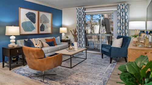 2bed walking distance from braves stadium.