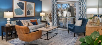 2bed walking distance from braves stadium.