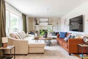 Smart TV, fireplace - Chic 3Bd W/Hot Tub: Embrace the Outdoors! (Colorado Springs)