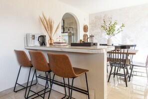 Dining - Chic 3Bd W/Hot Tub: Embrace the Outdoors! (Colorado Springs)