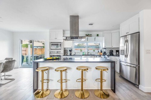 Pool, Hot Tub & Putting Green Near Deerfield Beach Oasis on Fourth by Avantstay