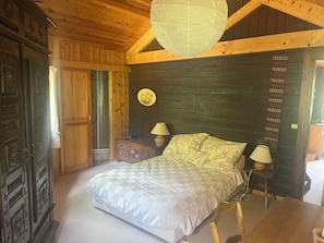 5 bedrooms, iron/ironing board - Authentic chalet with mountain views (Saint-Chaffrey)