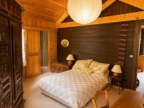 5 bedrooms, iron/ironing board