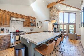 Micro-ondes, four, plaque de cuisson, lave-vaisselle