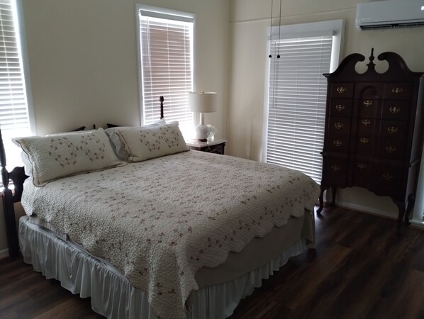 3 bedrooms, internet, bed sheets