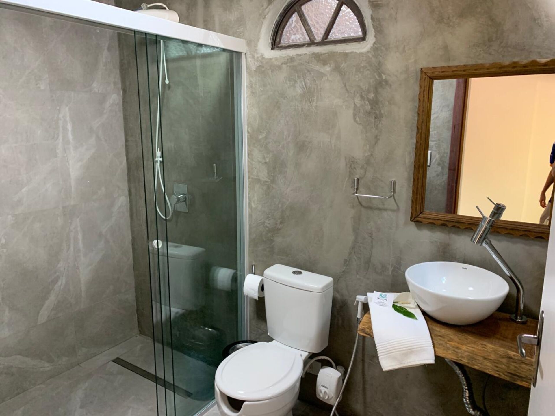 Suíte Coruja - Ondas da Grande - Penha - SC | Baño | Regadera, secadora de cabello, toallas, papel de baño 