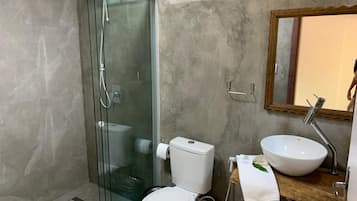 Suíte Coruja - Ondas da Grande - Penha - SC | Baño | Regadera, secadora de cabello, toallas, papel de baño