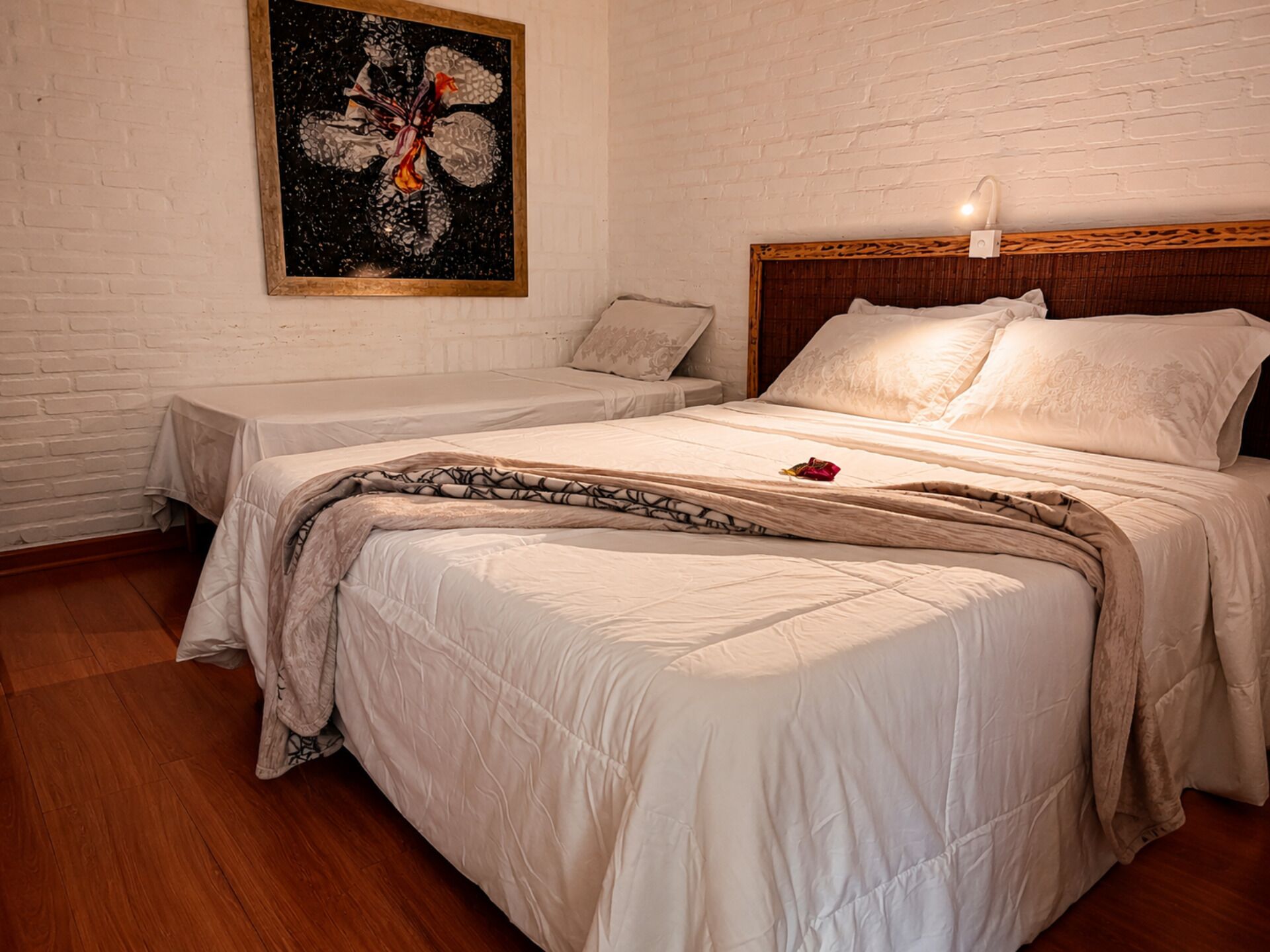 Sábanas de algodón egipcio, ropa de cama de alta calidad y wifi gratis 