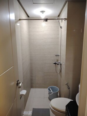 Double Room, City View | Bathroom | Shower, hair dryer, towels