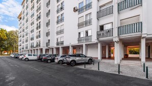 A multi-story hotel with a parking lot.