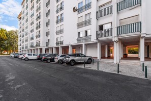 Exterior - 'Simbiose' Room with Balcony, Wi-Fi and Air Conditioning (Carcavelos)