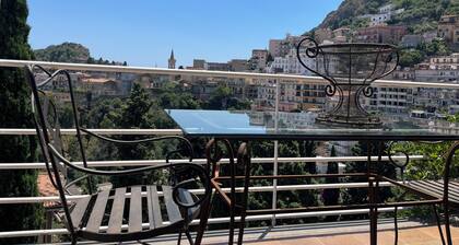 Elegant Sicilian villa in the heart of Taormina - 3 bedrooms, 3 bathrooms.