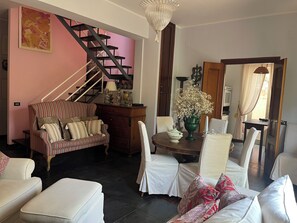 Smart TV, fireplace - Elegant Sicilian villa in the heart of Taormina - 3 bedrooms, 3 bathrooms. (Taormina)