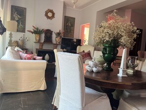 Smart TV, fireplace - Elegant Sicilian villa in the heart of Taormina - 3 bedrooms, 3 bathrooms. (Taormina)