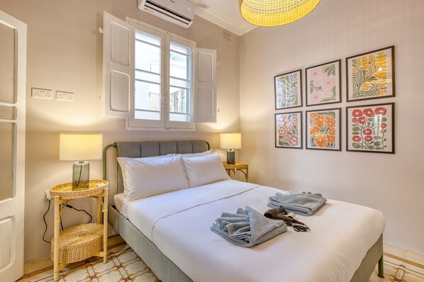 2 bedrooms, iron/ironing board, free WiFi, bed sheets