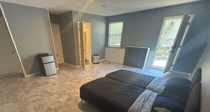 Delightful Studio Suite 15 mins to downtown Atlanta