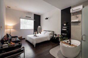 Premium bedding, down duvets, Select Comfort beds, minibar - Cham's Hotel & Homestay (Ho Chi Minh City)