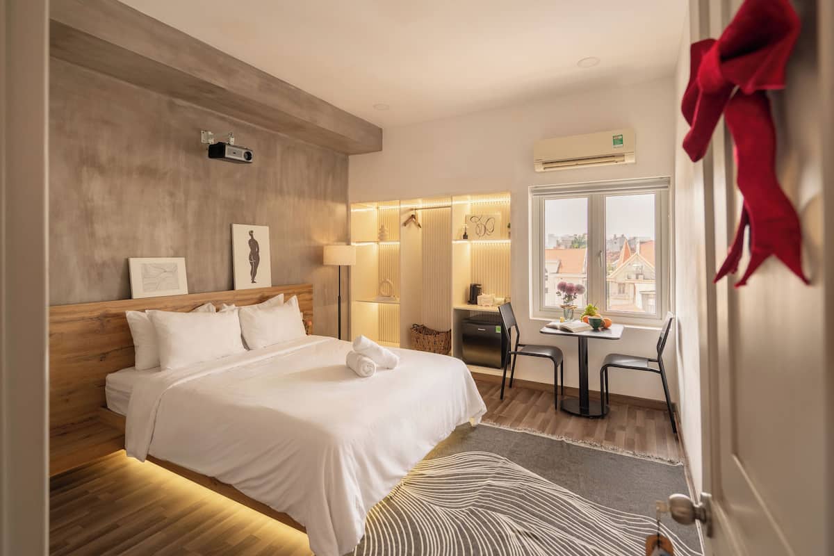 Premium bedding, Select Comfort beds, minibar, individually decorated