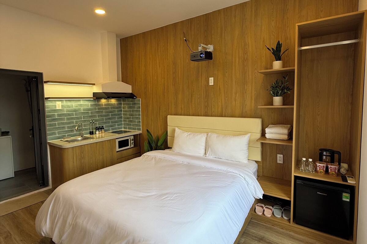 Suite Studio Majestueuse, 1 grand lit 1 place, patio, niveau Exécutif | Literie de qualité supérieure, matelas Select Comfort, minibar
