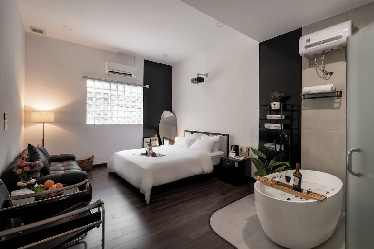 Premium bedding, Select Comfort beds, minibar, individually decorated