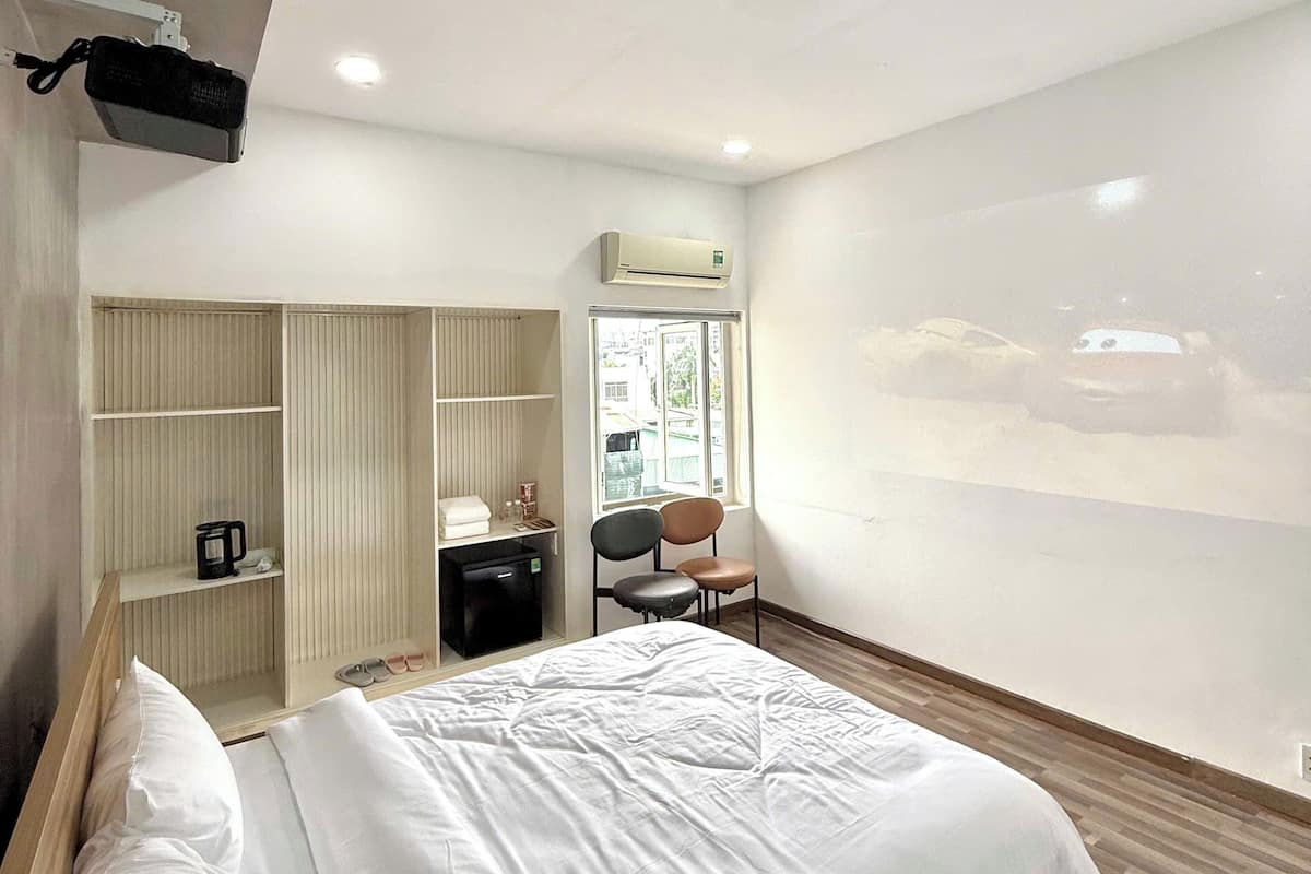 Deluxe Studio Suite | Premium bedding, Select Comfort beds, minibar, individually decorated