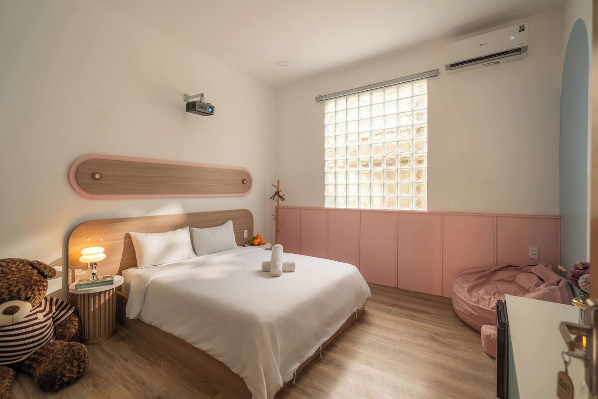 Premium bedding, Select Comfort beds, minibar, individually decorated